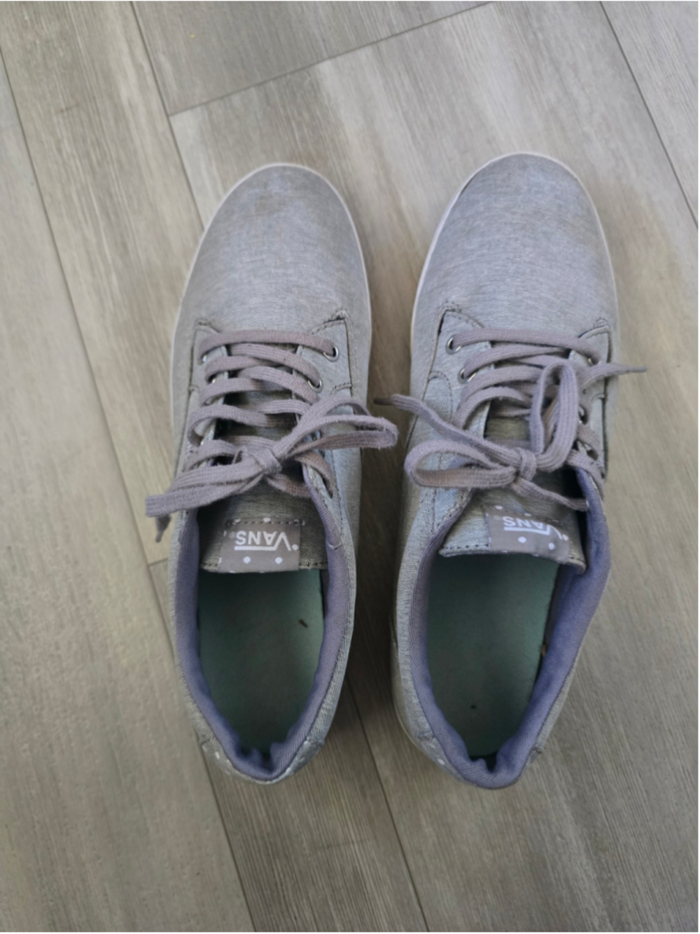 Women's Vans Winston Grey Low Top Sneakers Size 9